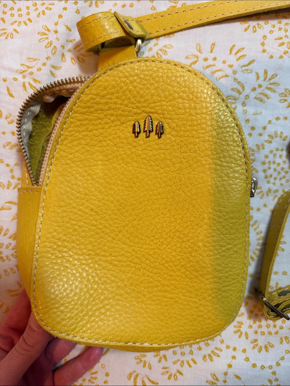 Portland Leather Goods Yellow Sydney Sling Bag - Picture 5 of 7